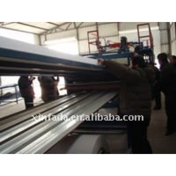 Farbe-Stahl Sandwich Panel Forming Line